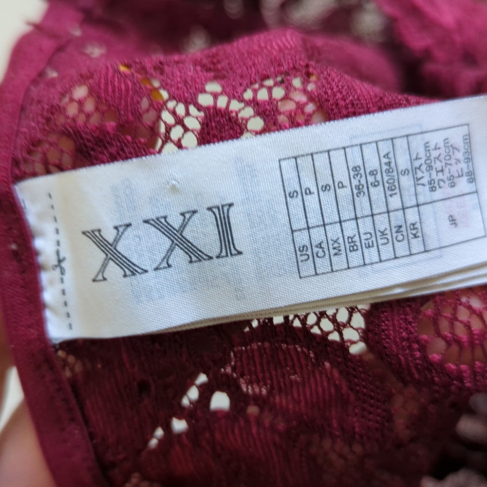 Forever 21 Lace top - Picture 2 of 3